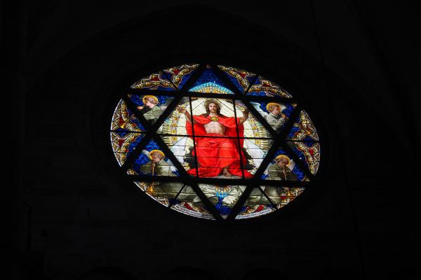 photo représentant un vitrail de l'église de Sacy